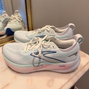 Brooks Women's White and Blue Athletic Shoes